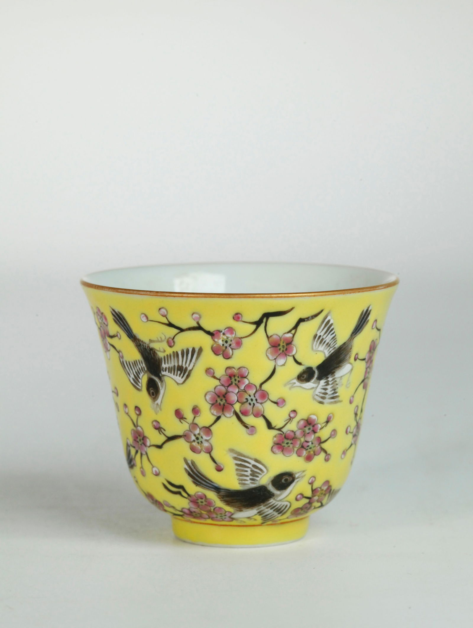 Sm Chinese Yellow Enameled Porcelain Tongzhi Cup (1 of 6)