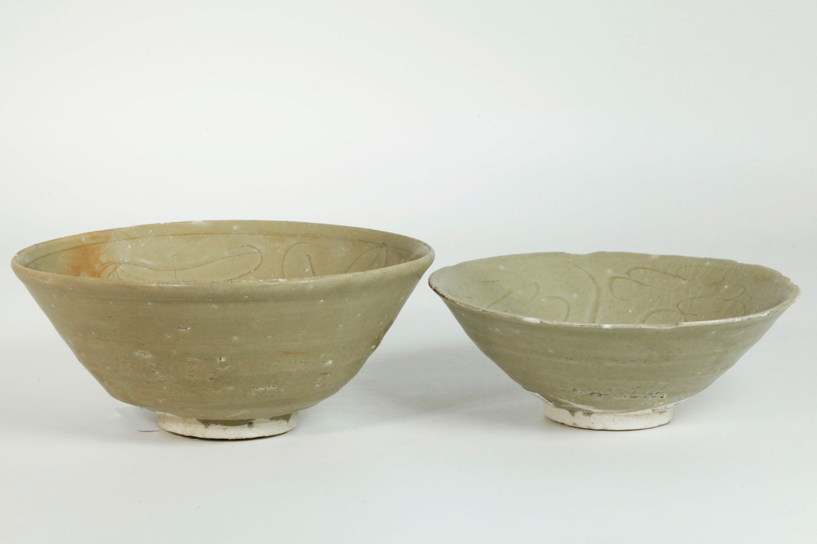 2 Chinese Yuan/Ming Longquan Porcelain Bowls (1 of 5)