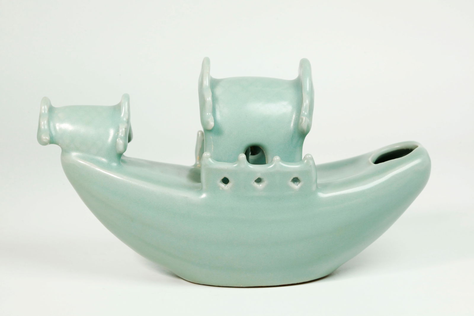 Chinese Longquan Celadon Porcelain Boat Shaped Jar (1 of 5)