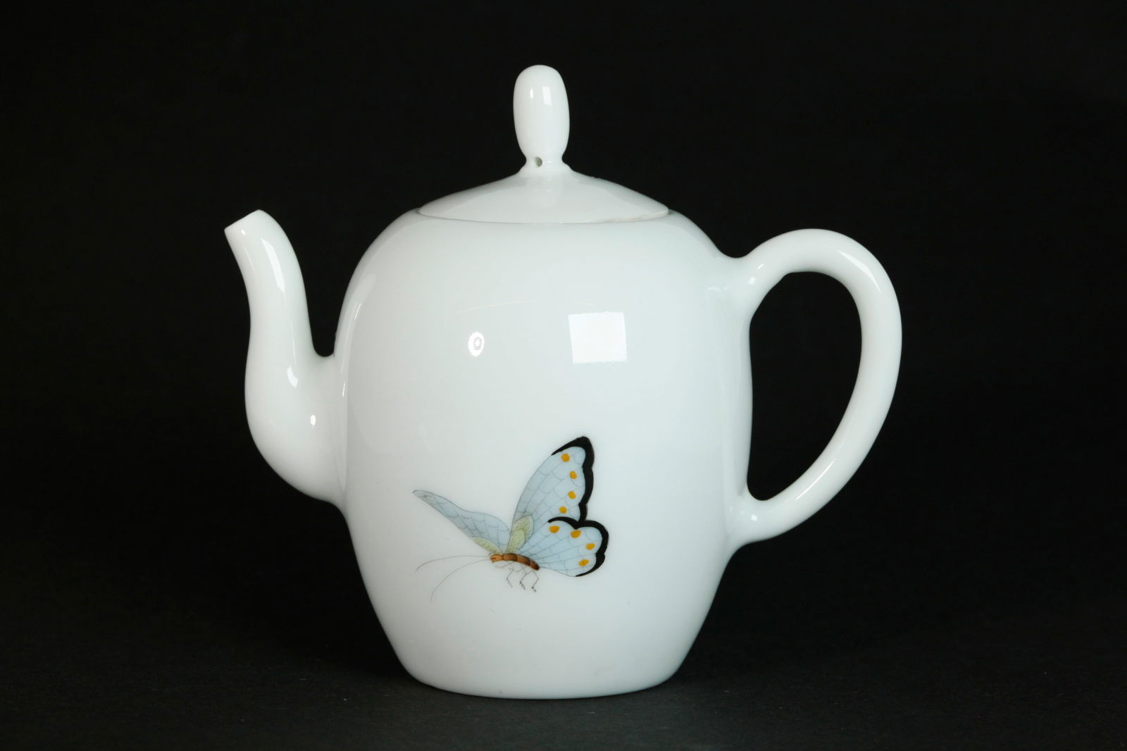 Chinese "Middle Kingdom" Porcelain Teapot Bo Jia (1 of 5)