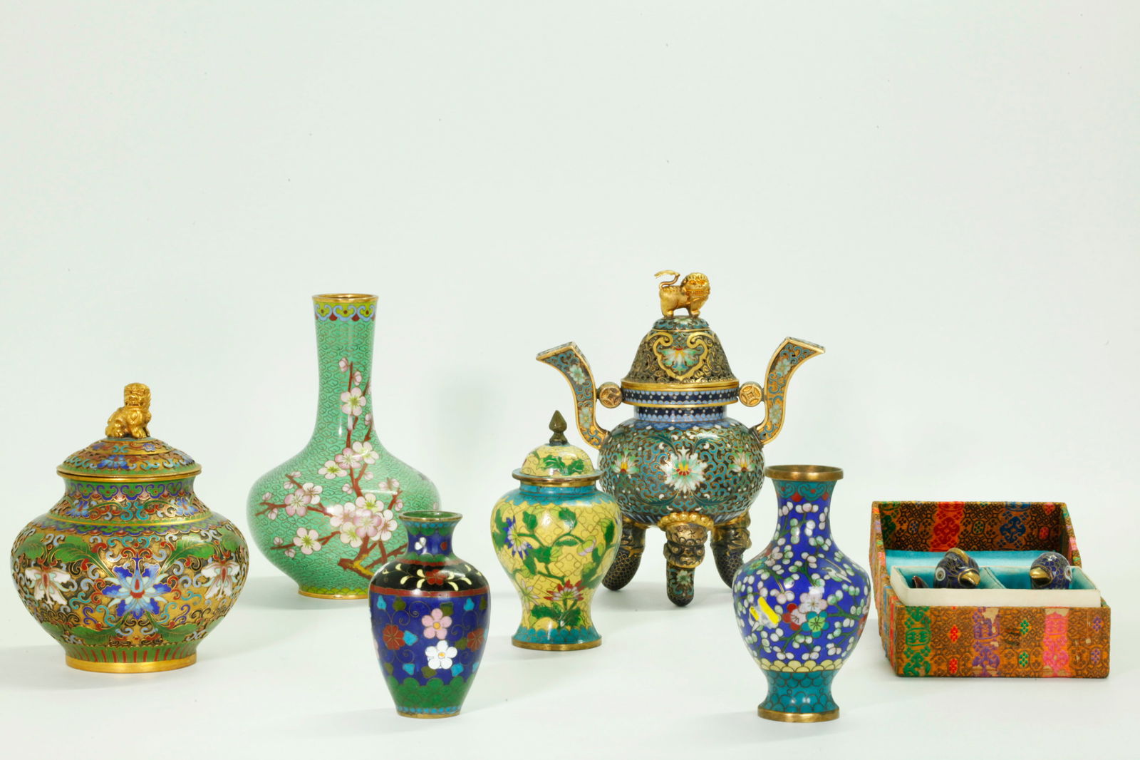 7 Sm Chinese Cloisonne & Bronze Censer Vase Etc: 7 Small Chinese Cloisonne & gilt Bronze Curios: a small Censer with scrolling flowers on 3 animal head feet with flaring handles and a pierced cover with Fu Dog finial, the enamels wired on a gilt bro