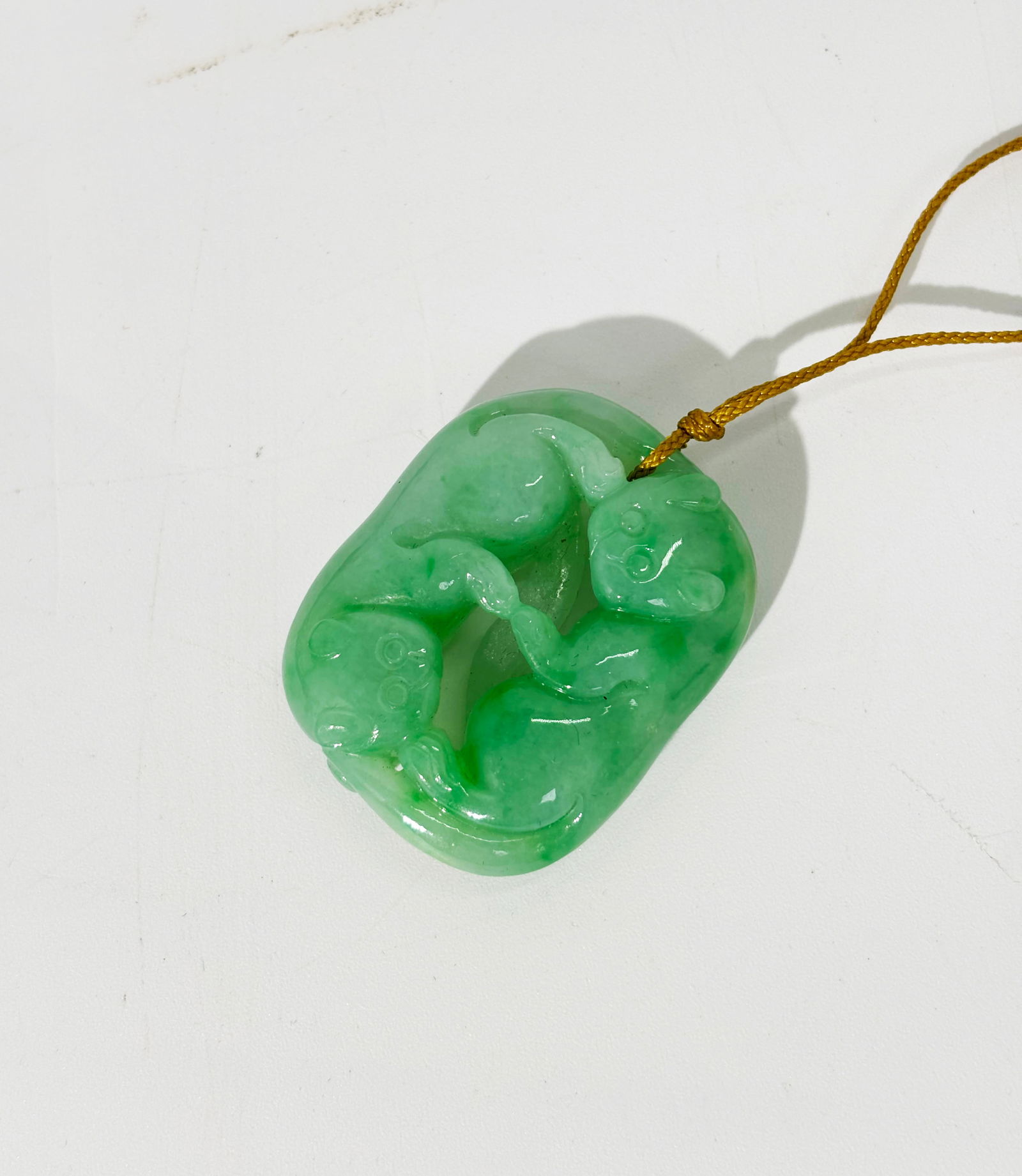 Chinese Pale & Apple Green Jadeite Dbl Cat Pendant (1 of 6)