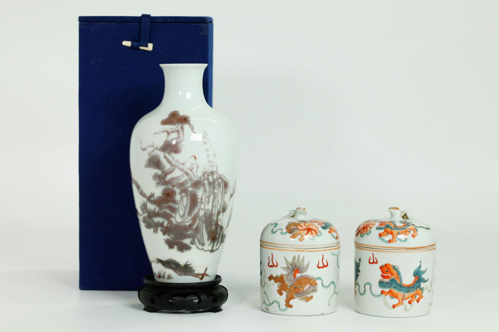 3 Chinese Porcelains: Undedrglaze Red Vase Pr Jars (1 of 6)