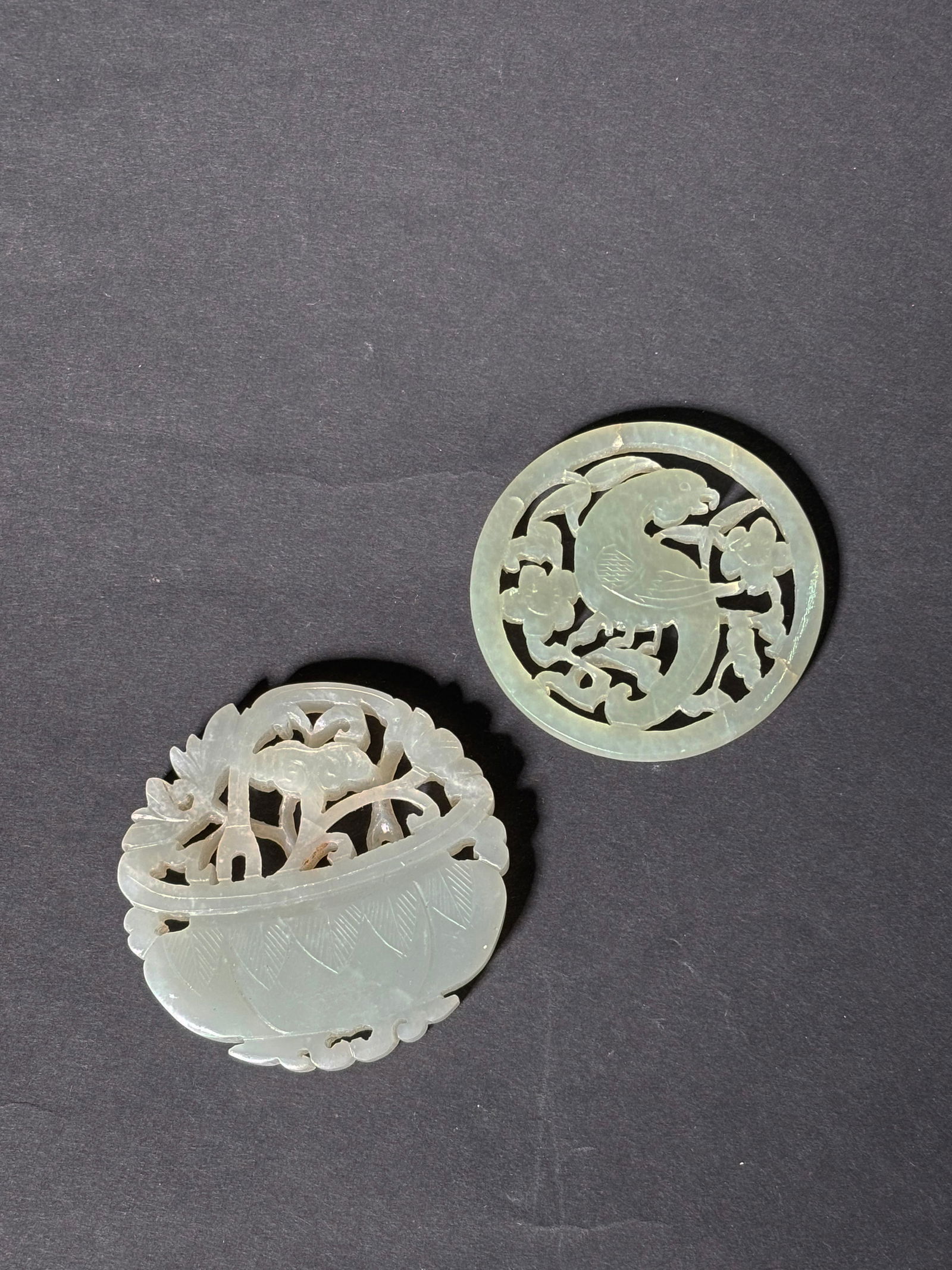 2 Chinese 18th/19th C White Jade Round Pendants (1 of 6)