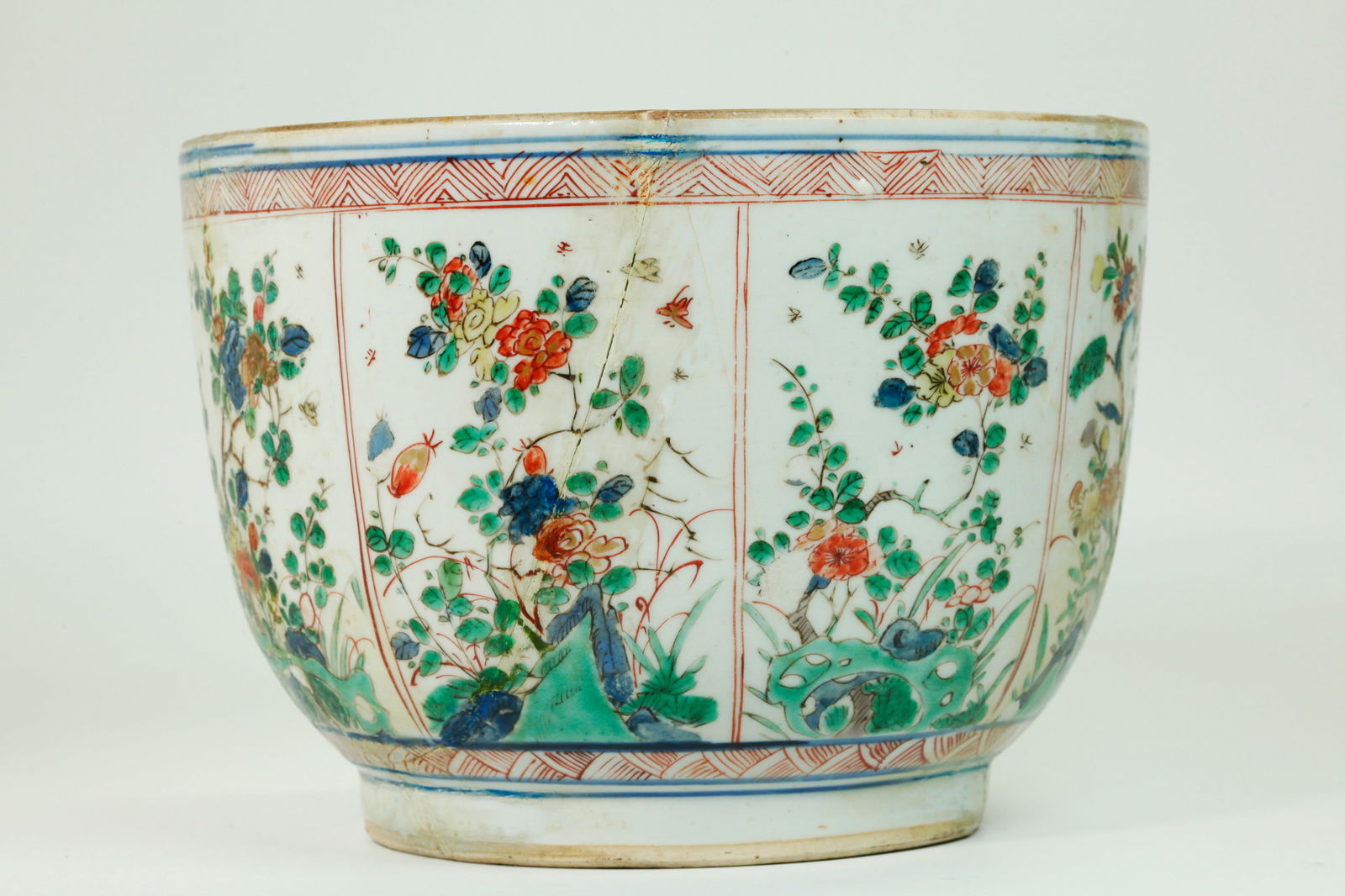 Chinese Kangxi Period Famille Verte Pot (1 of 5)