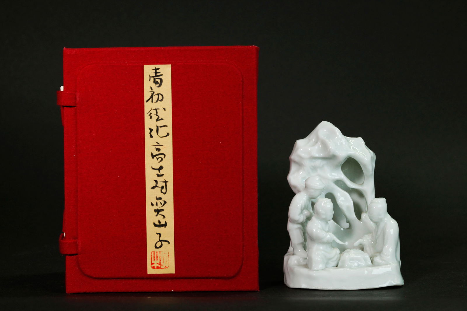 Chinese Kangxi Blanc De Chine Weiqi Figure Group (1 of 7)