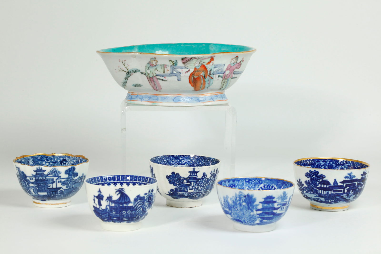 Chinese 19C Porcelain Bowl 5 English Early Teacups (1 of 6)
