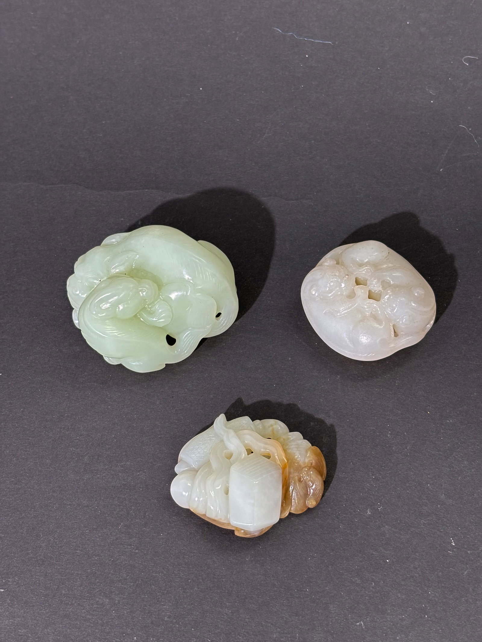 3 Chinese Carved Jade Toggles Pendants (1 of 9)