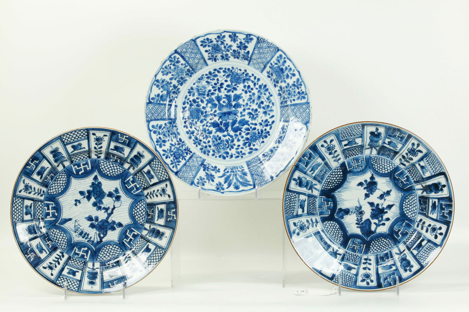 3 Lg Chinese 17th C Blue & White Porcelain Plates (1 of 5)