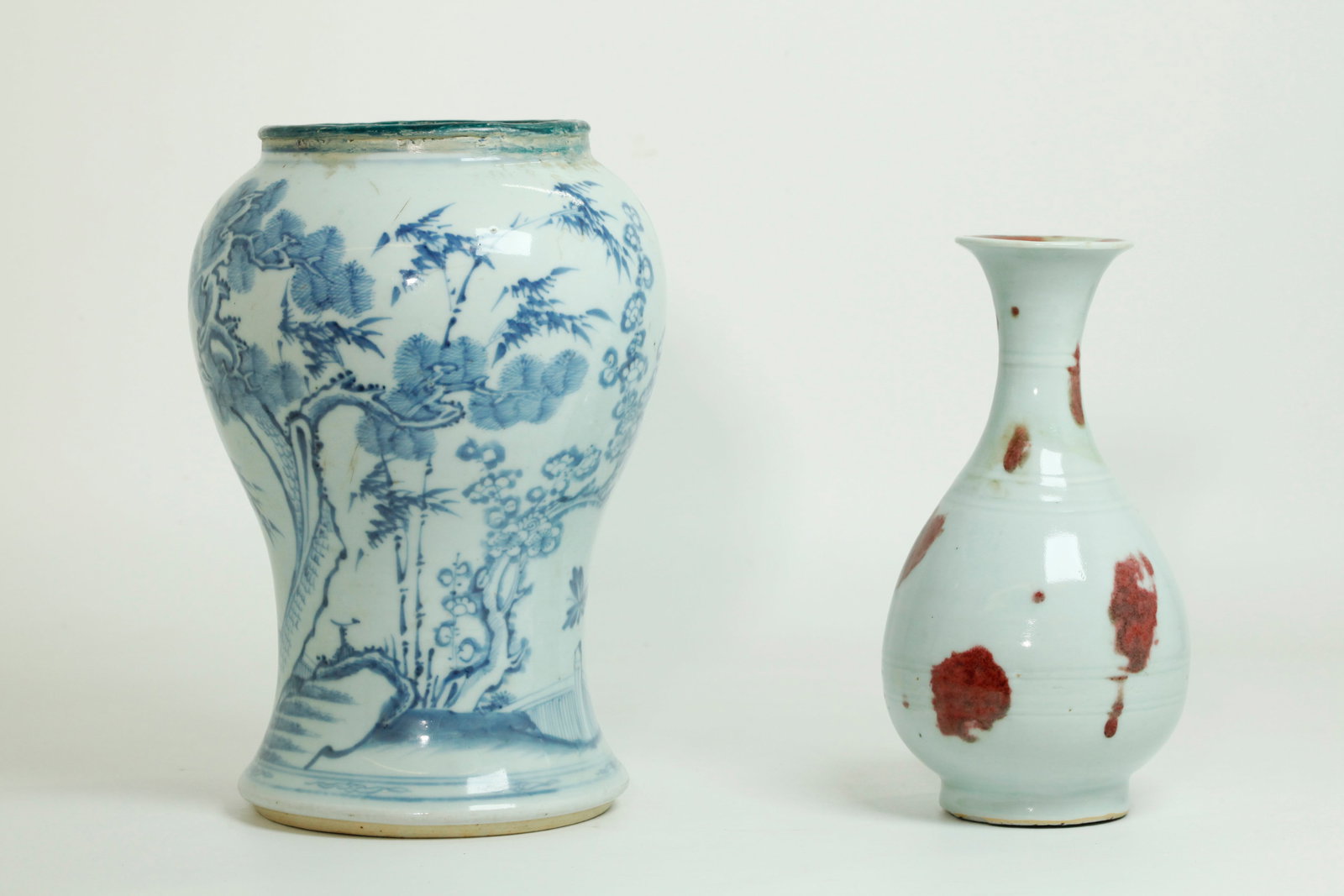 2 Chinese Porcelain Vases: Kangxi Blue White & Red (1 of 7)