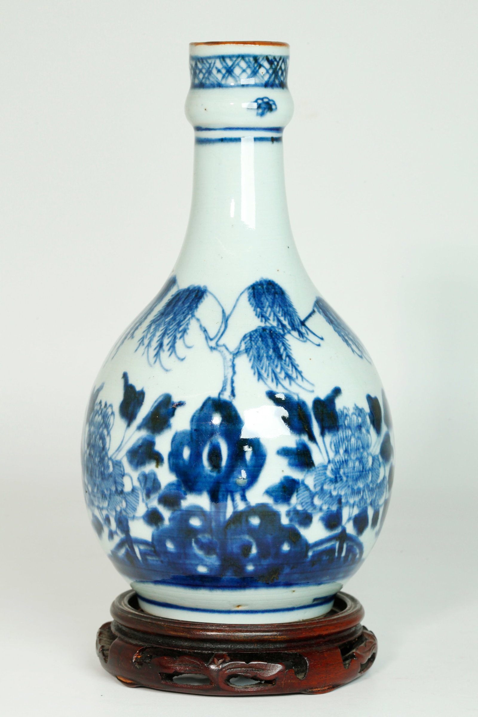 Chinese 18th C Export Blue & White Porcelain Vase: Chinese 18th Century Export Blue & White Porcelain Vase with garlic mouth with rocks, willow tree and peonies at a garden fence, the recessed base in clear glaze with brown slip at the mouth: with woo
