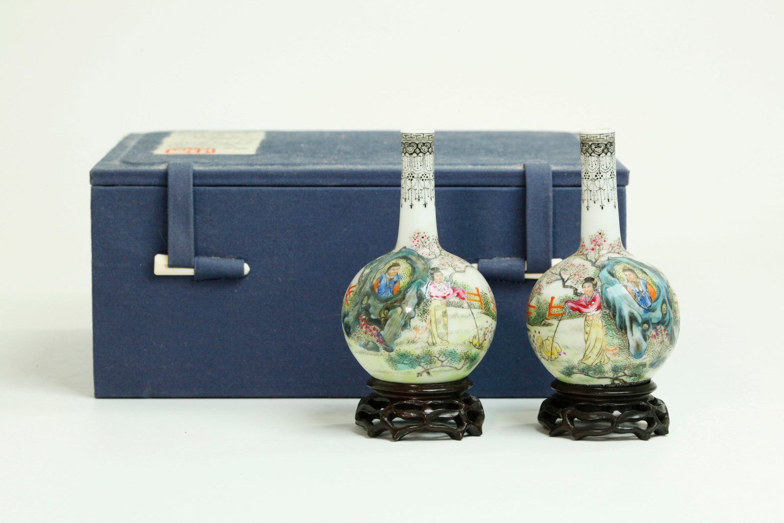 Rare Pr Chinese Hong Luo Meng Porcelain Mini Vases (1 of 7)