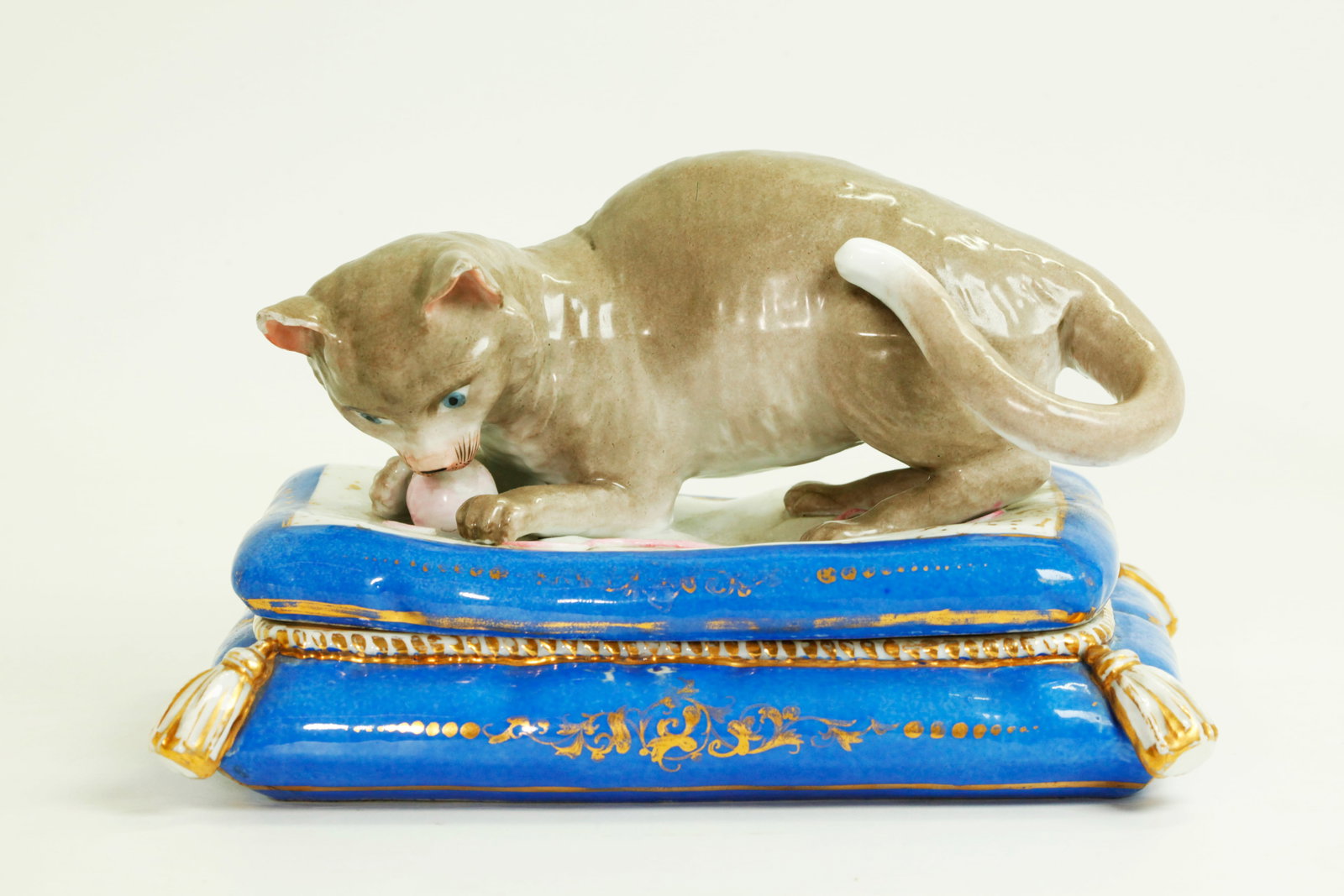 Porcelain De Paris 19C French Cat Pillow Jewel Box (1 of 6)