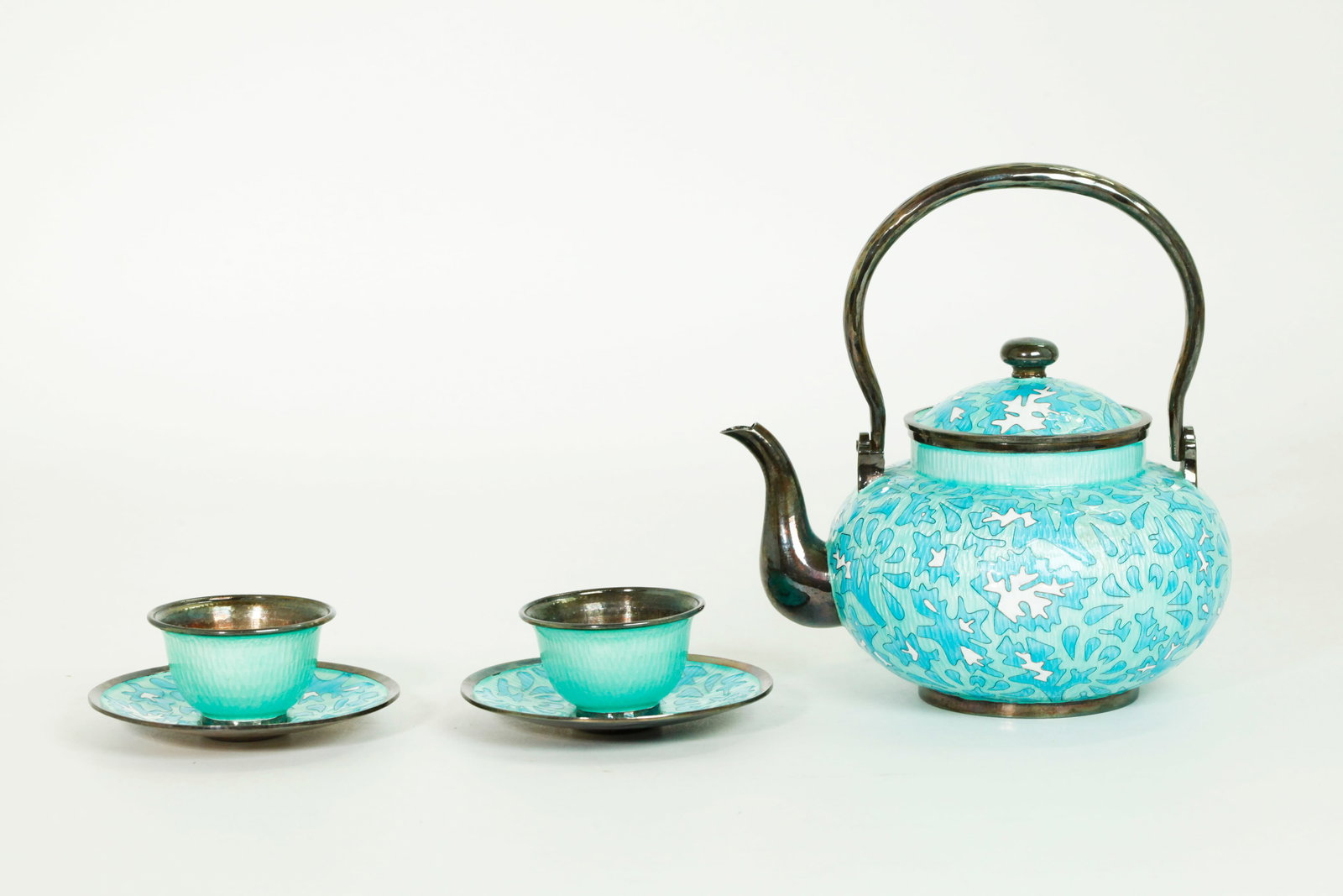 Korean 99% Pure Silver Cloisonne Teapot Set 530G: Korean 99% Pure Silver & turquoise & light blue Cloisonne Teapot with 2 matching Cups and 2 saucers, the teapot, cover and 2 saucers in an abstract leafy design over incised ground, the 2 cups with in