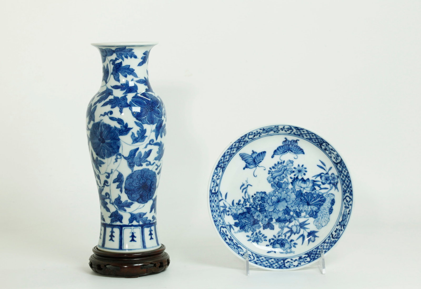 2 Chinese Blue & White Porcelains: Vase & Plate (1 of 7)