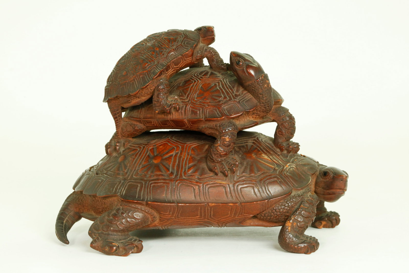Fine Japanese Nakanao Saku Carved Wood Box: Fine Japanese Carved Wood Box, the inside with gilt lacquer and the cover with a small plaque inside marked "Nakanao Saku" colored red on gold, with textured carving and a light brown coloring. Width 