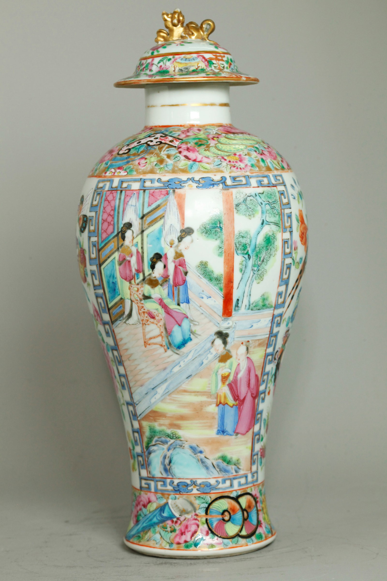 Chinese 19 C Rose Mandarin Porcelain Covered Jar (1 of 5)