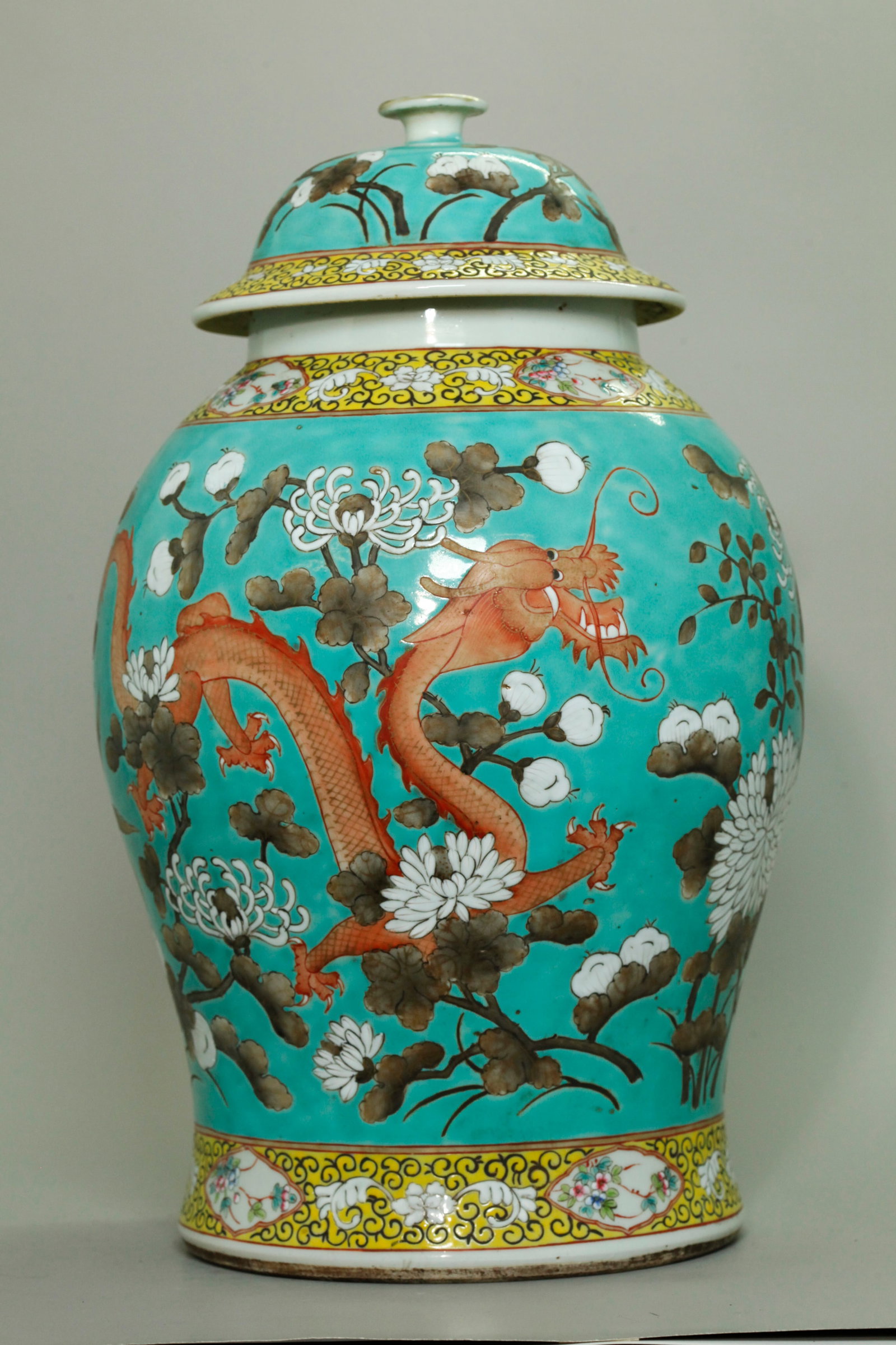 Chinese Da Ya Zhai Type Porcelain Temple Jar (1 of 6)