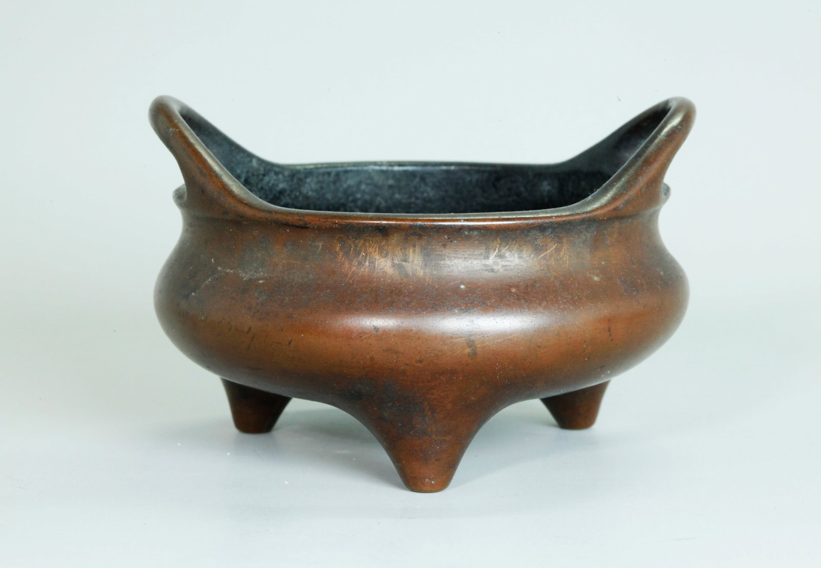 Chinese Molded Bronze Censer, 3 Feet & 2 Handles: Chinese 19th Century Molded Bronze Censer, 3 Feet & 2 Handles raised from the mouth edge, the rounded bottom with 6 character Xuande horizontal mark within a rectangle. Weight 798 grams. Height with h