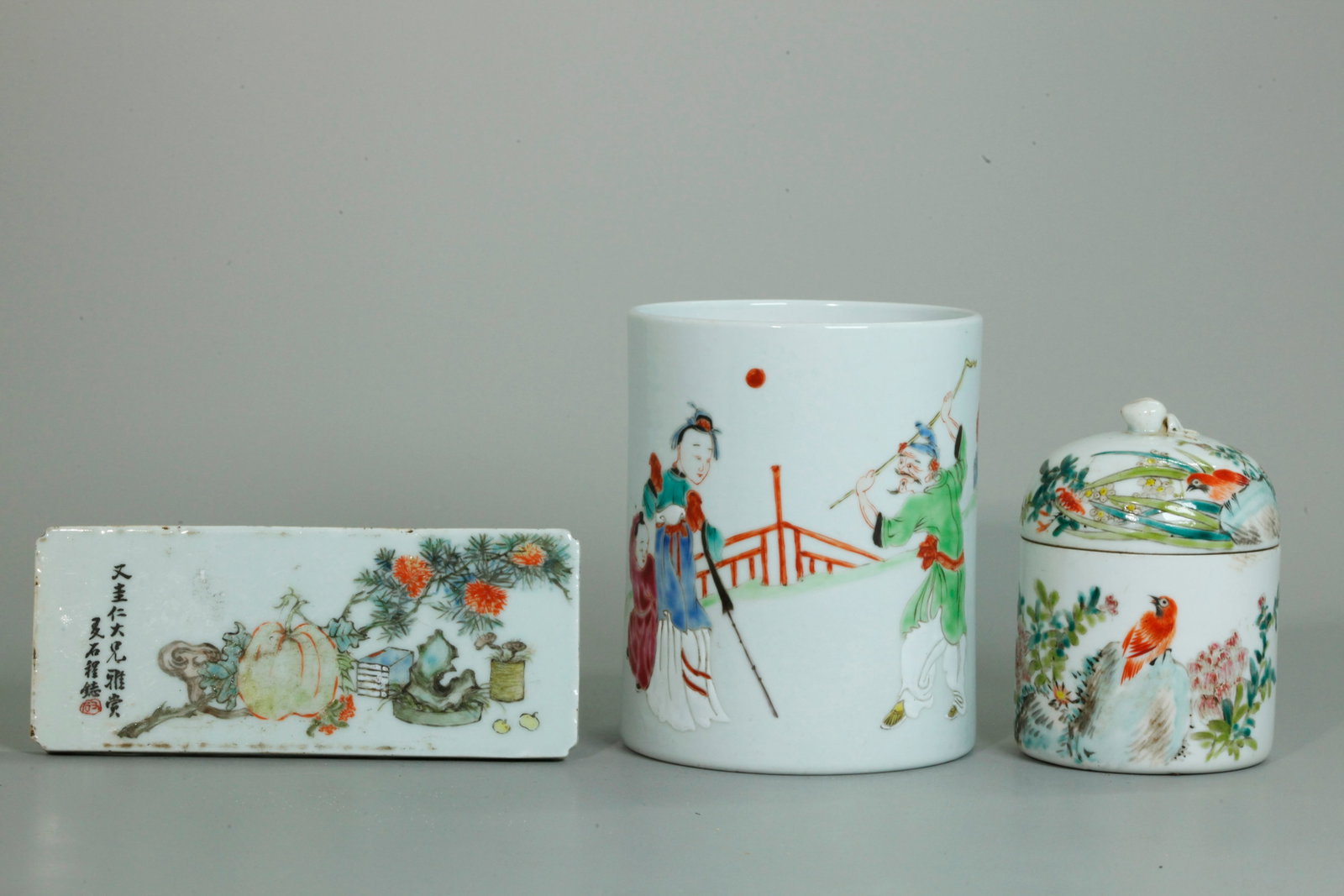 3 Chinese Porcelains: Brush Pot Cup Warmer Plaque (1 of 7)