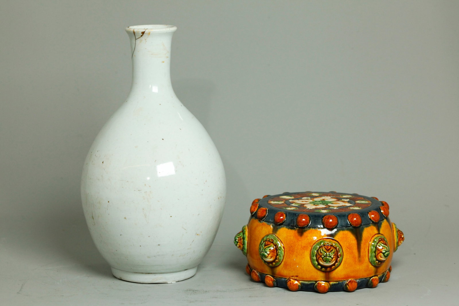 2 Chinese Porcelains: White Bottle & Sancai Pillow (1 of 6)