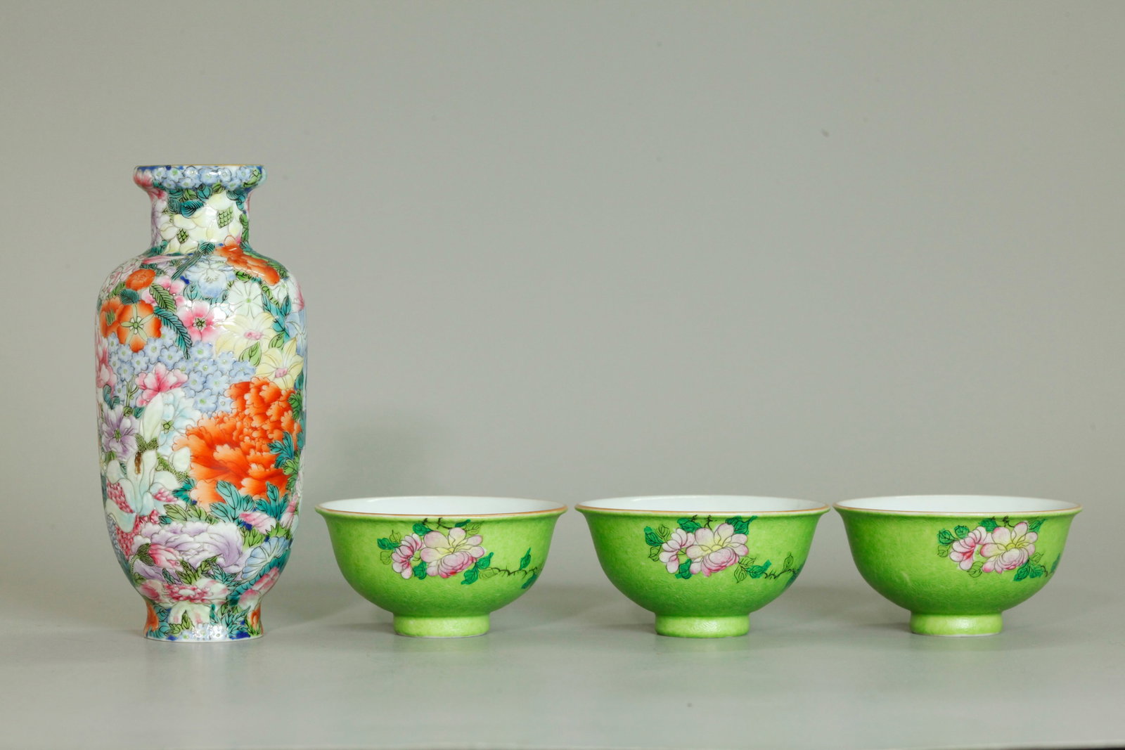 Chinese Jiangxi Porcelain Vase; 3 Qianlong Cups: Chinese Jiangxi Porcelain Vase well enameled with Mille Fleur design, the recessed basse with 6 character factory mark in underglaze blue; together with 3 late Qianlong Cups with the outsides in sgraf