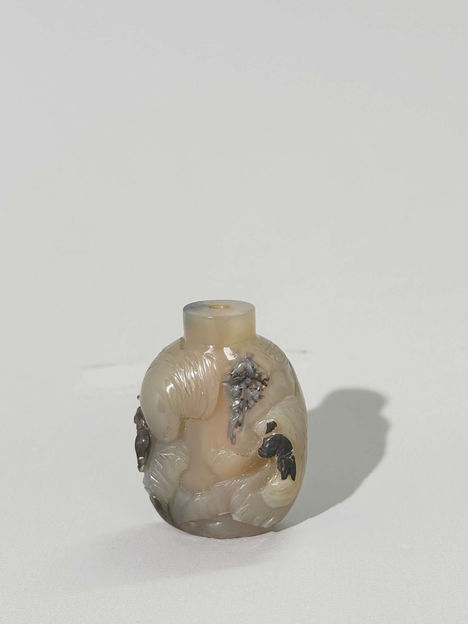 Chinese 18/19th C Suzhou Chalcedony Snuff Bottle (1 of 6)