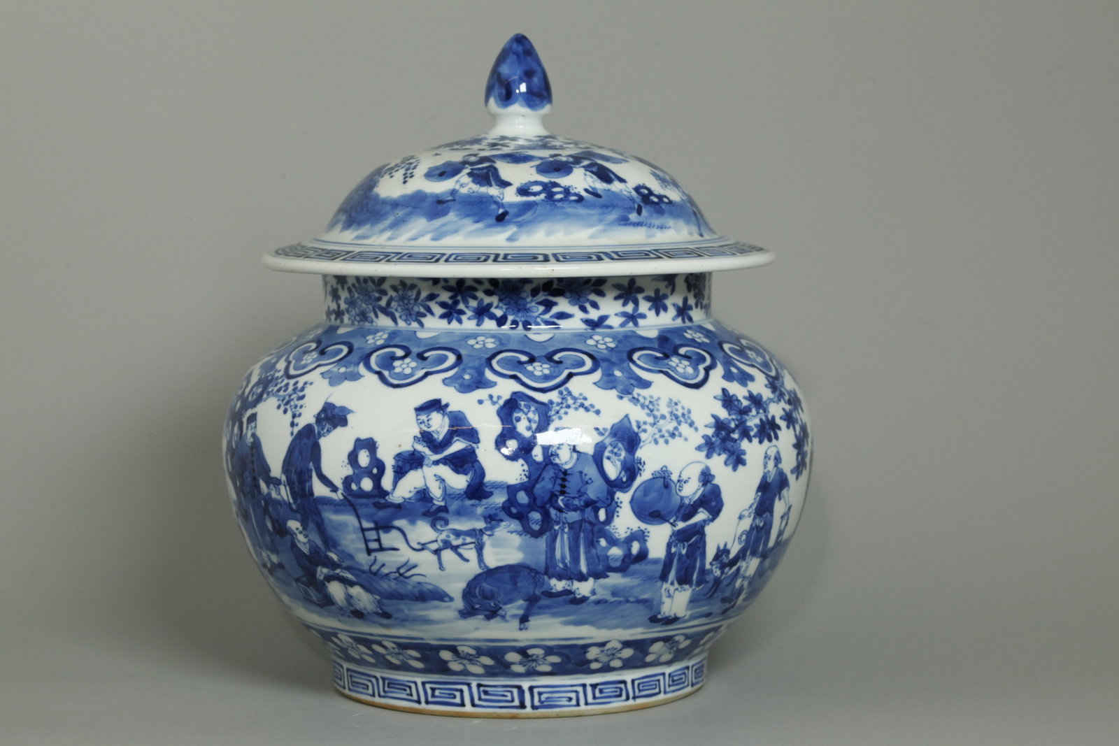 Chinese 19th C Blue & White Porcelain Covered Jar (1 of 5)