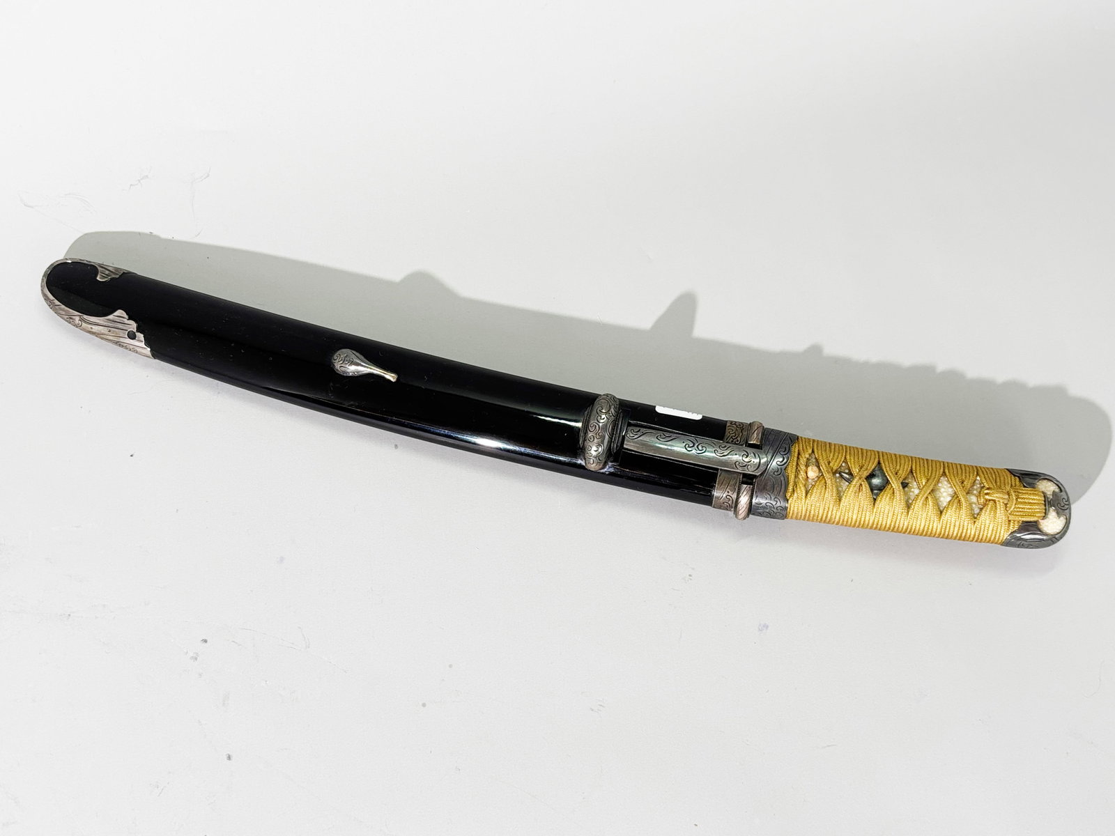 Japanese Samurai Lacquer Scabbard & Grip (1 of 6)
