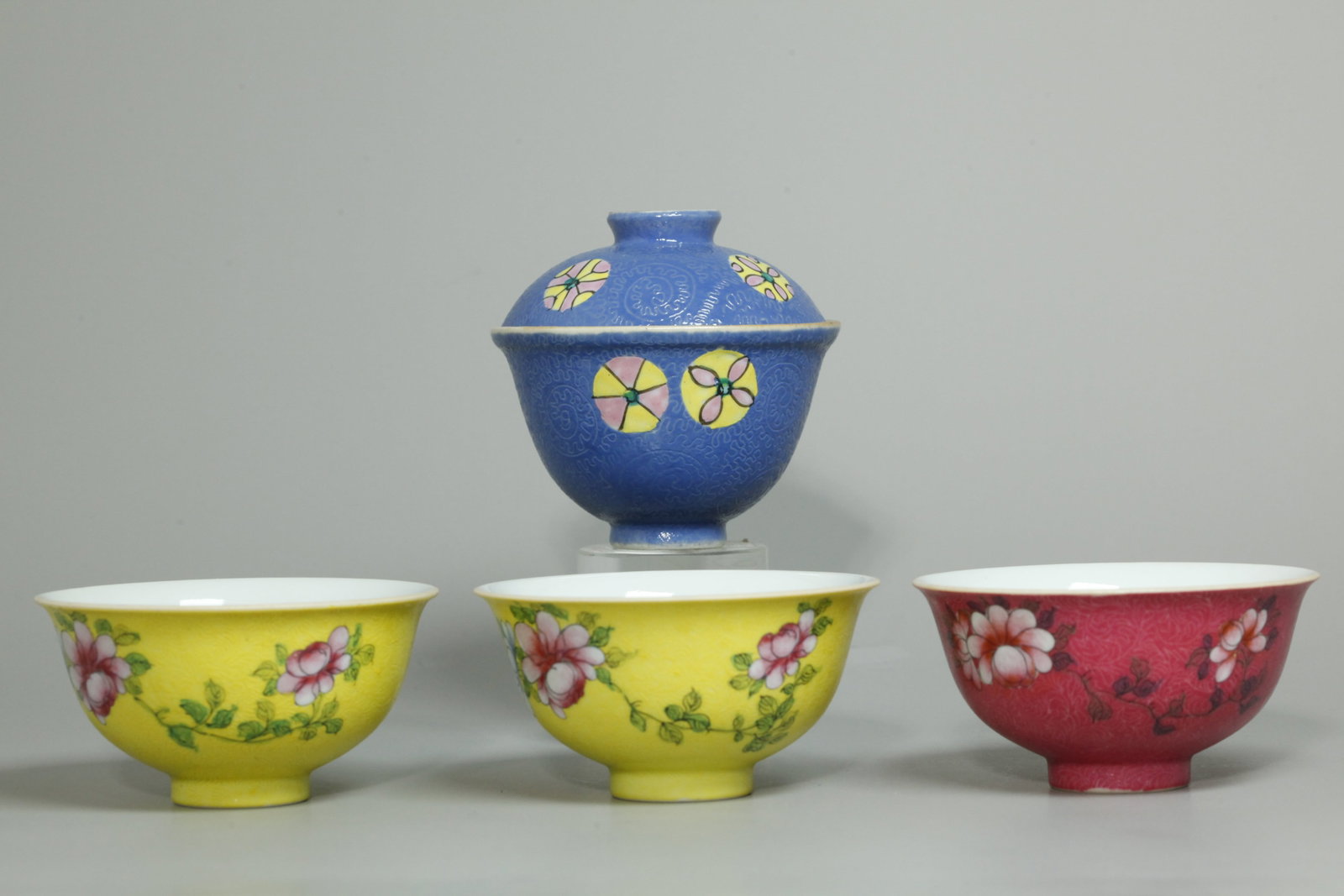4 Chinese 18/19th C Enameled Porcelain Teacups (1 of 6)
