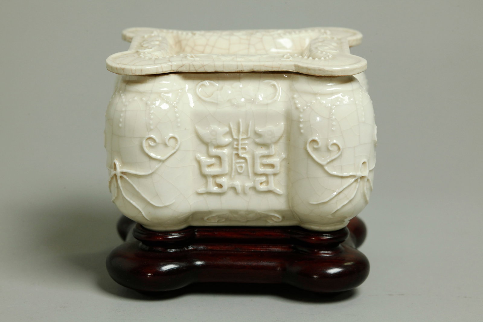 Fine Chinese 18/19 C Soft Paste Porcelain Box (1 of 6)