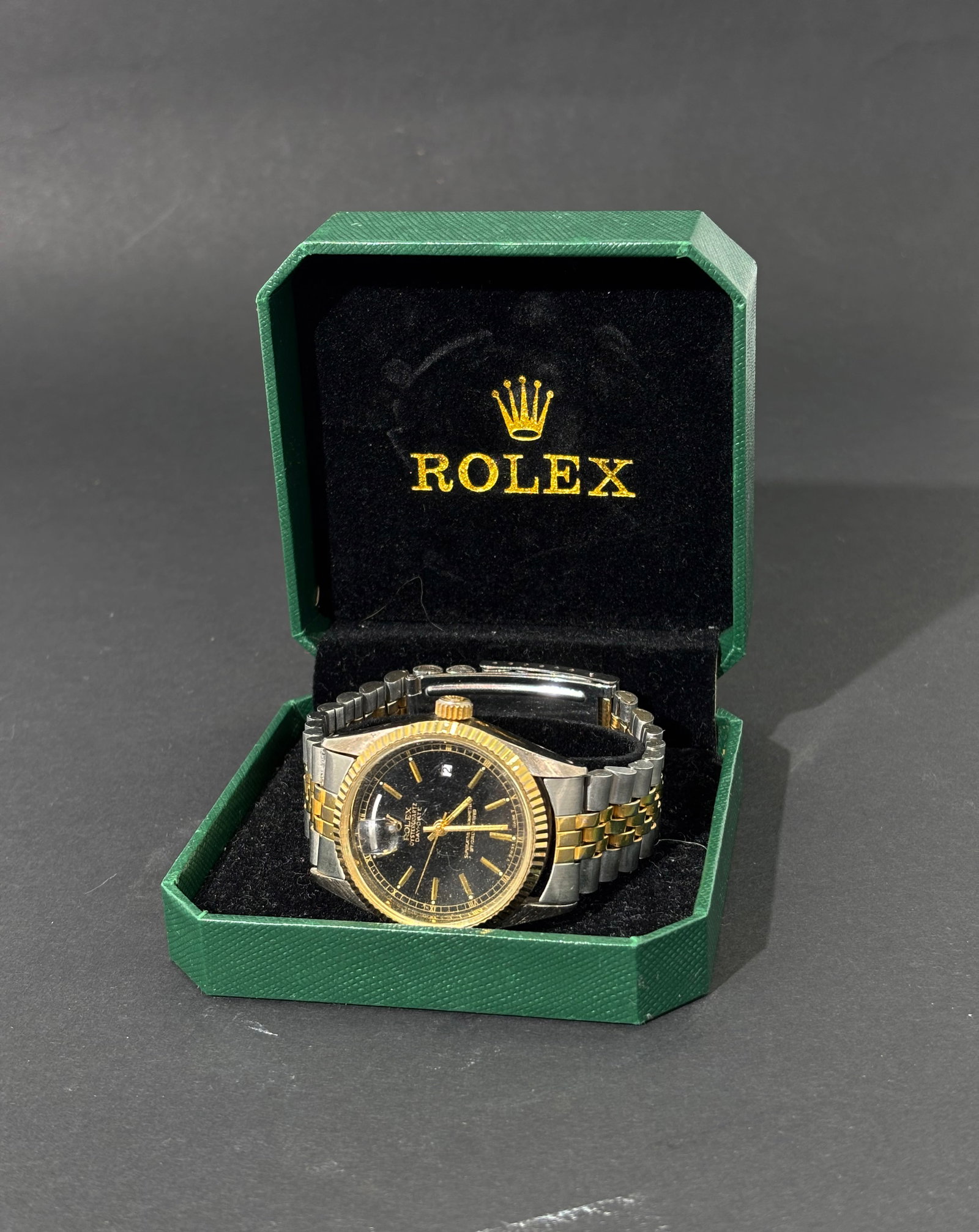 "Rolex Oyster Quartz" Watch & Green Box: "Rolex Oyster Quartz" Watch & Green Box. 34mm diameter of the case x Thickness is 11mm.