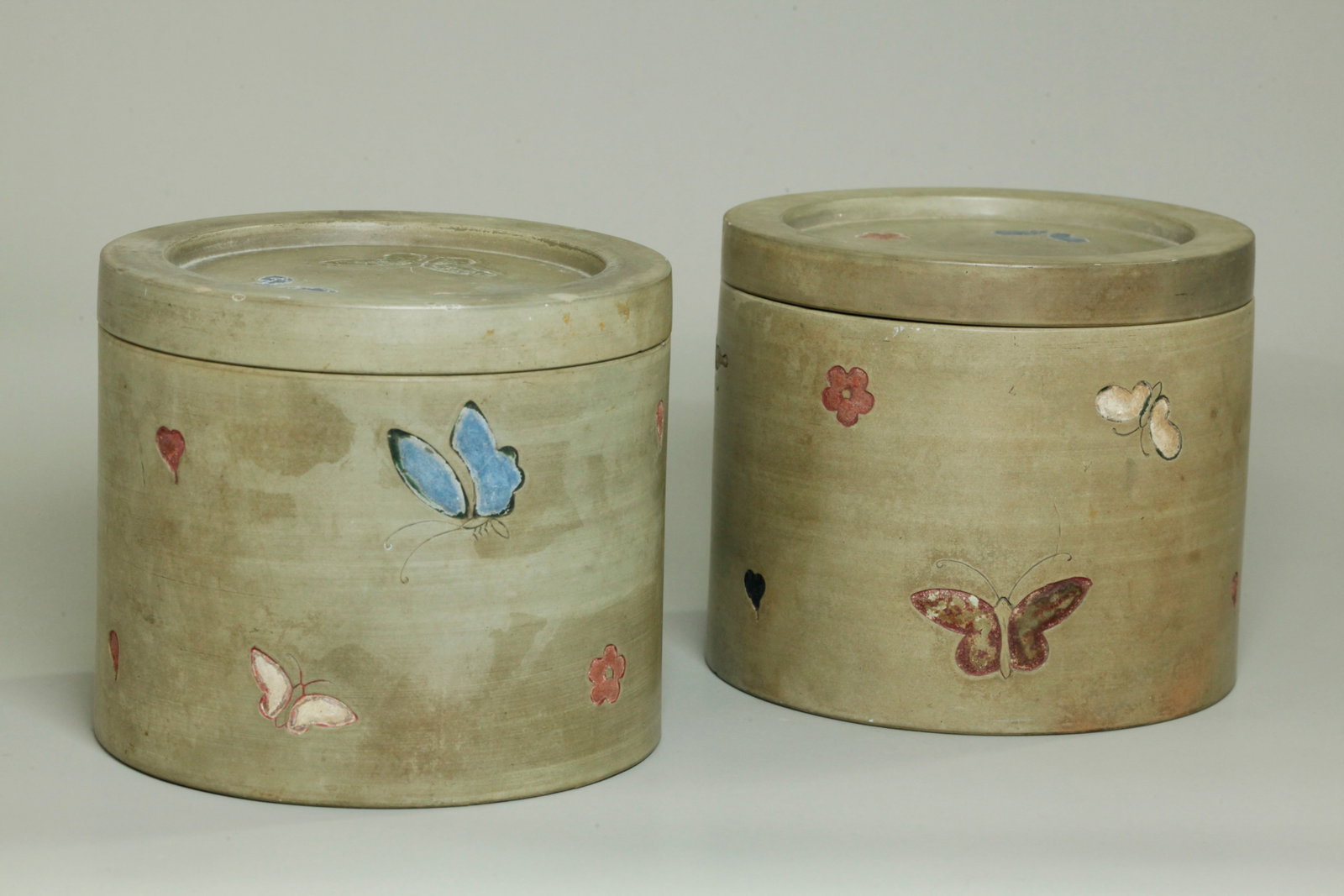 Pr Chinese Round Gray Clay Covered Cricket Boxes (1 of 6)