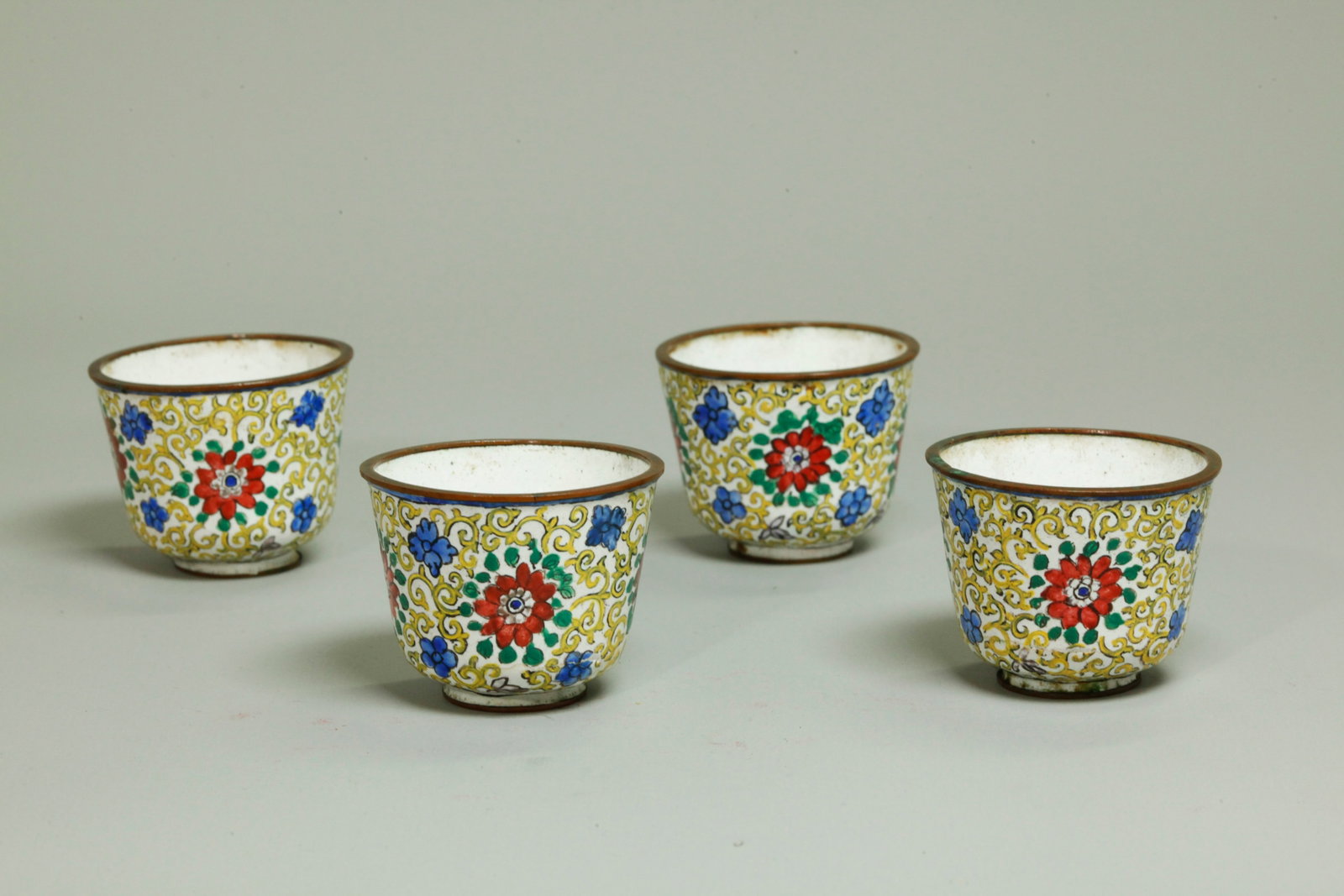 4 Good Chinese 18/19 C Canton Enamel Cups (1 of 5)