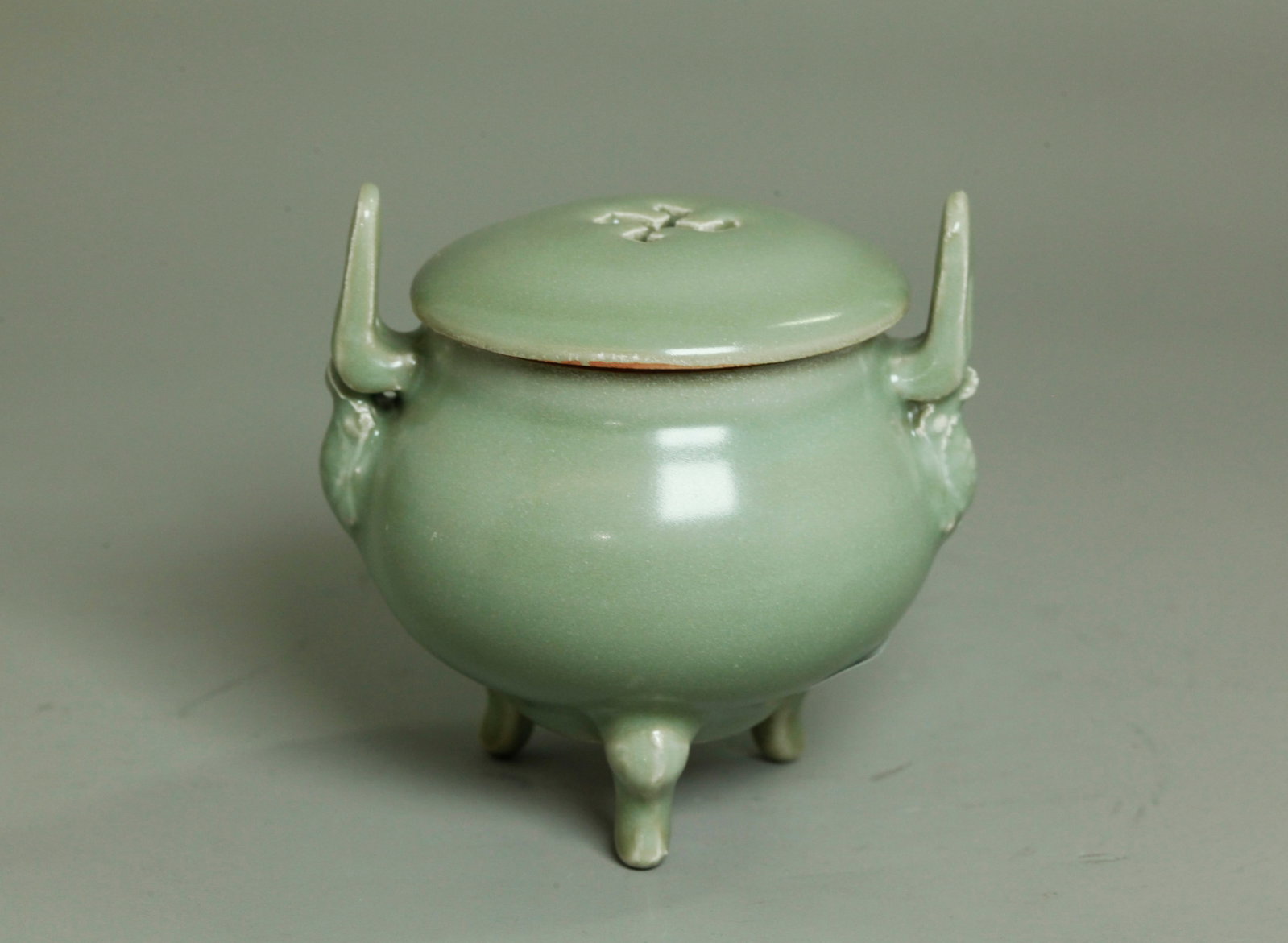 Chinese Longquan Celadon Porcelain Covered Censer (1 of 5)