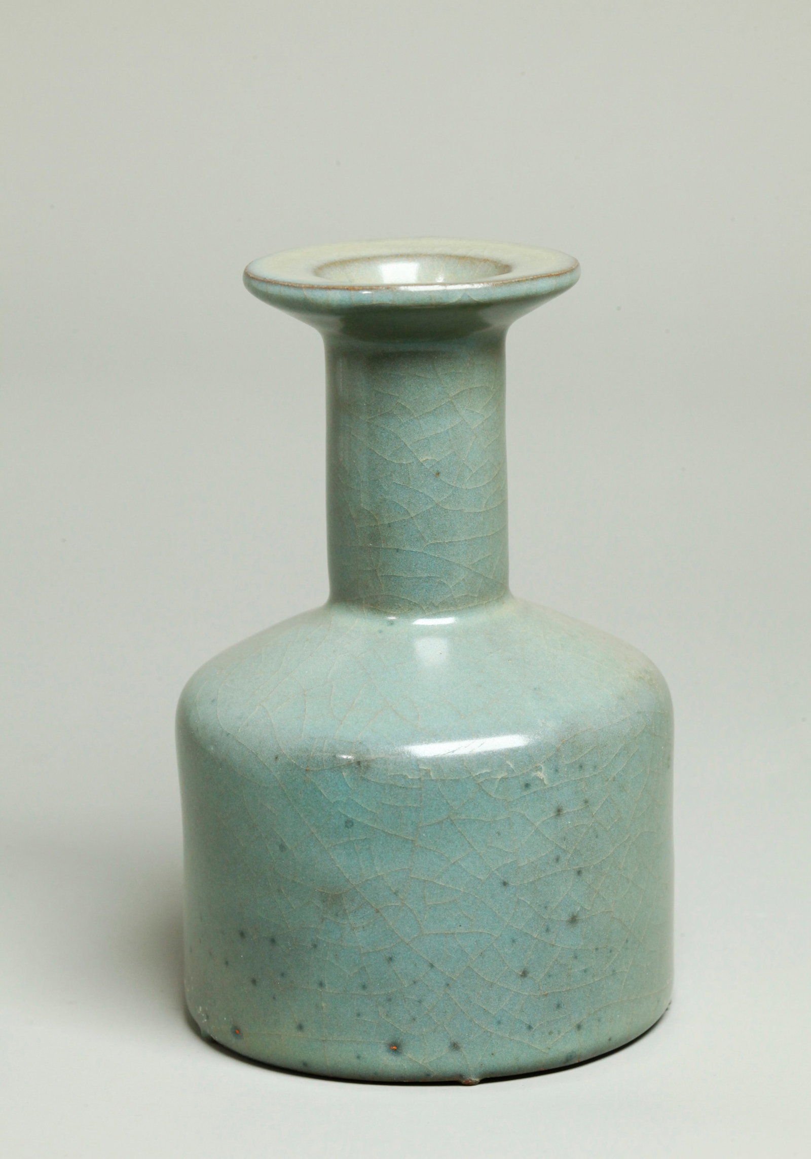 Chinese Guan Crackle Ware Small Mallet Vase (1 of 5)