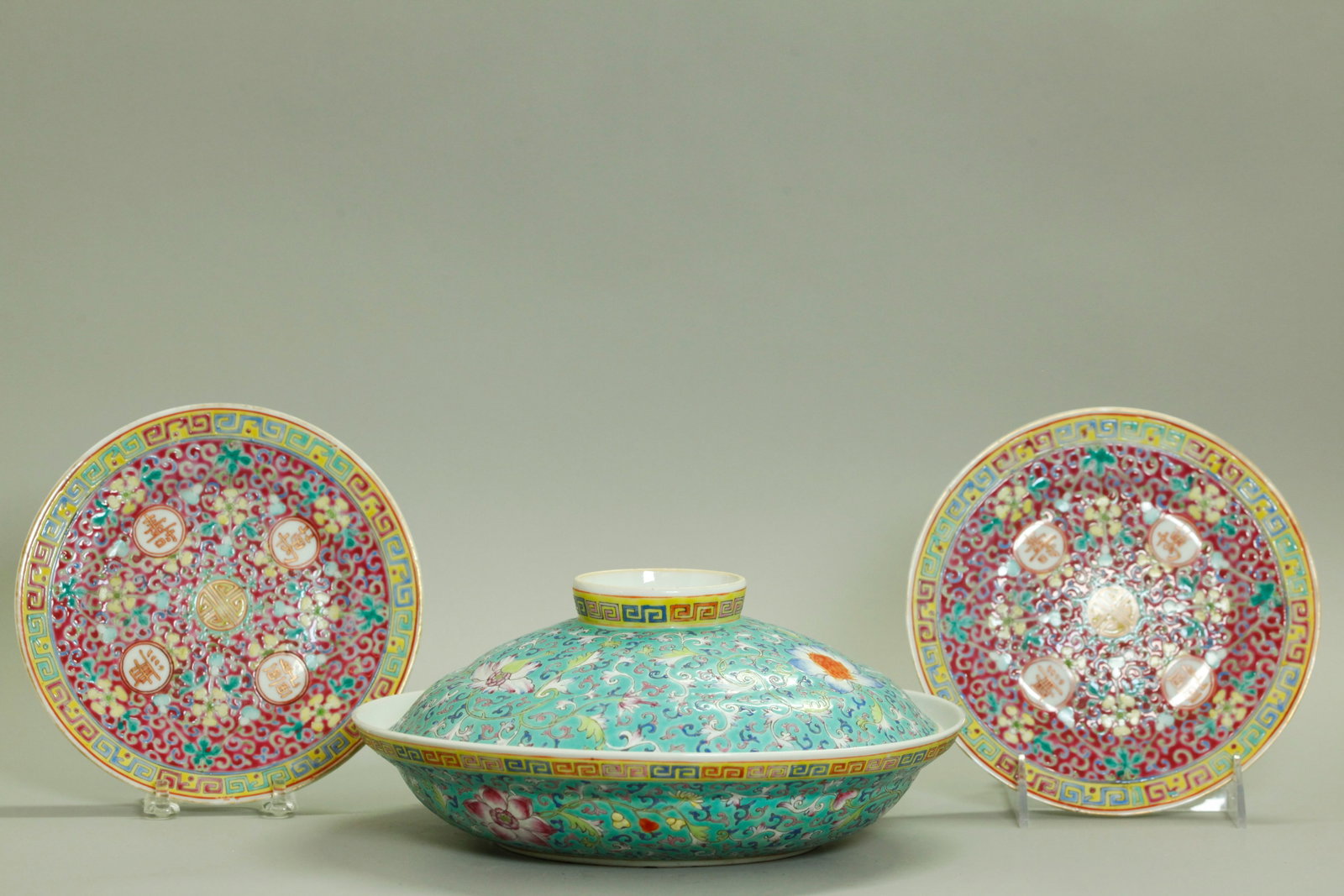 Lg Chinese Enamel Porcelain Covered Bowl 2 Plates: Large Chinese Enamel Porcelain Covered wide Bowl with the top and bottom enameled with exotic scrolling flowers on a turquoise ground with 6 character Qianlong mark in iron red to recessed base and in