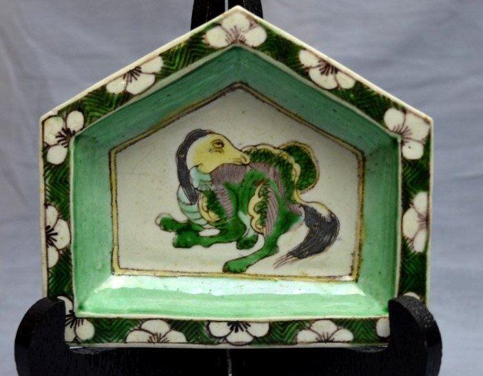 Kangxi Chinese Porcelain Shaped Plate: Kangxi Chinese Porcelain Shaped Plate, enameled in famille verte enamels over the biscuit. From the Collection of Otto Kahn, Long Island. Diameter 4 1/2 inches (11 cm.).