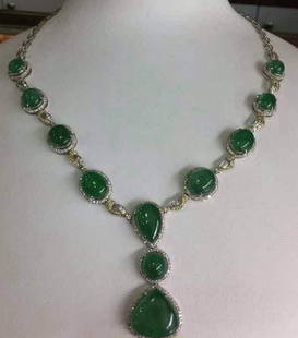 GIA Certified Natural Green Jadeite Necklace: GIA Certified Natural Green Jadeite necklace , 11 Stone GIA Certified Natural Green Jadeite 11 Stone in 18K ("750") Gold Setting Necklace, Box. See images for more information. Good condition. Any con