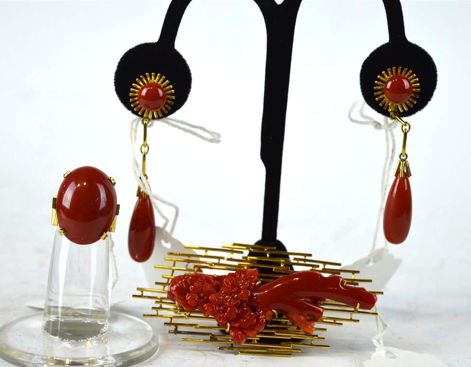Aka Coral & 18K Yellow Gold Ring Earrings & Pin: Aka Coral & 18K Yellow Gold Ring, drop Earrings, & Pin with carved coral. All marked "18K." Provenance: an Old Long Island Estate. Good condition. See images for more information.
