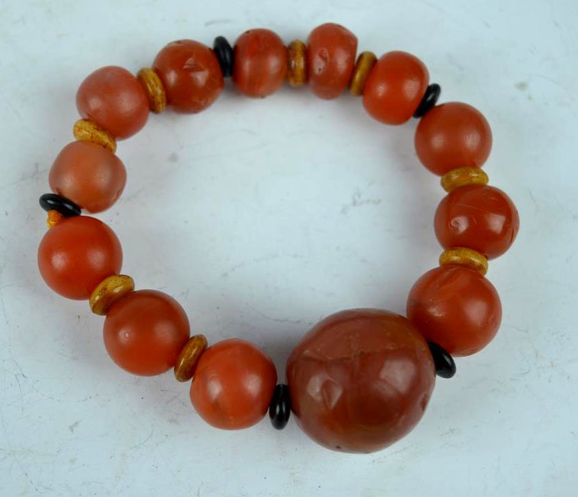 13 Antique Chinese Carnelian Agate Bead Bracelet: 13 Antique Chinese Carnelian Agate Bead Bracelet. Age related wear. See images for more information.