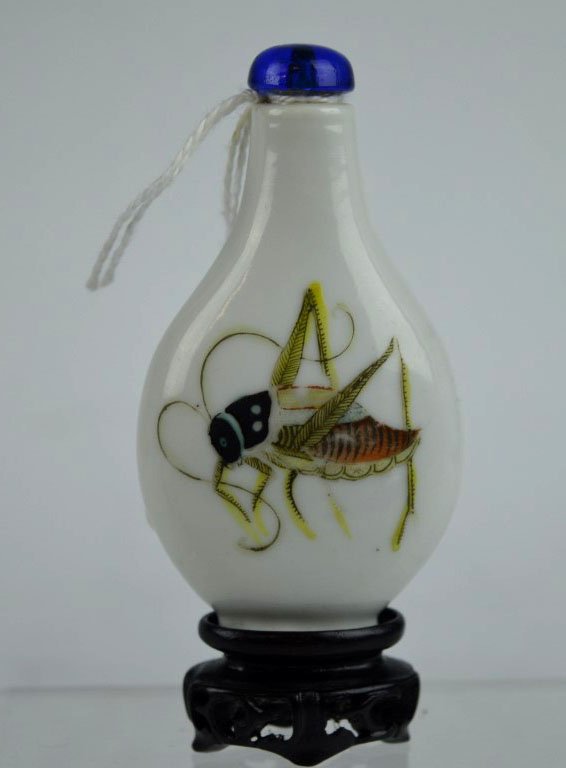 19th C Chinese Porcelain Cricket Enameled Snuff (1 of 5)