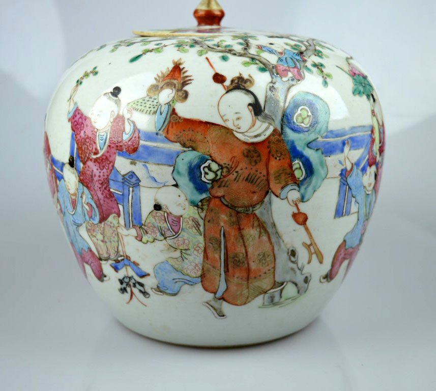 19th C Chinese porcelain ovoid jar w. cover (1 of 9)