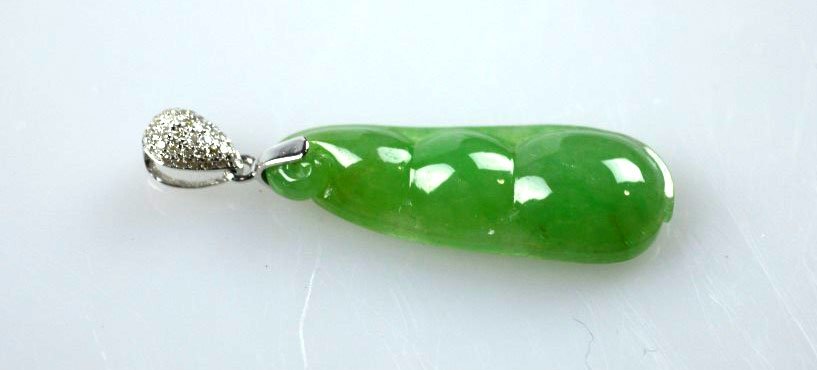 Chinese Natural Green Jadeite Snow-Pea Pendant (1 of 5)