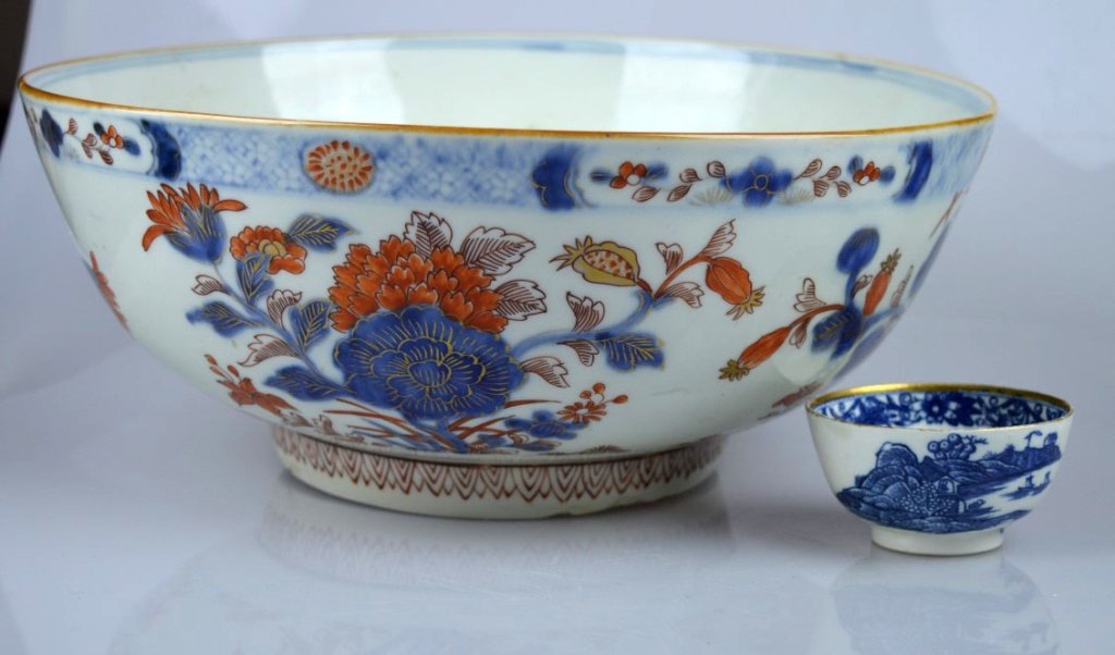 Large Kangxi Chinese Porcelain punch bowl (1 of 8)