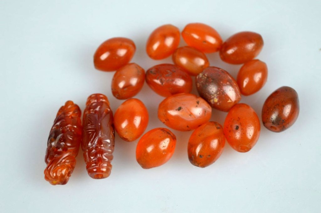 17 Chinese Carved Carnelian Agate Beads: 2 Chinese Carved Carnelian Agate Beads & 15 oval Carnelian Beads. Good condition. See images for more information.