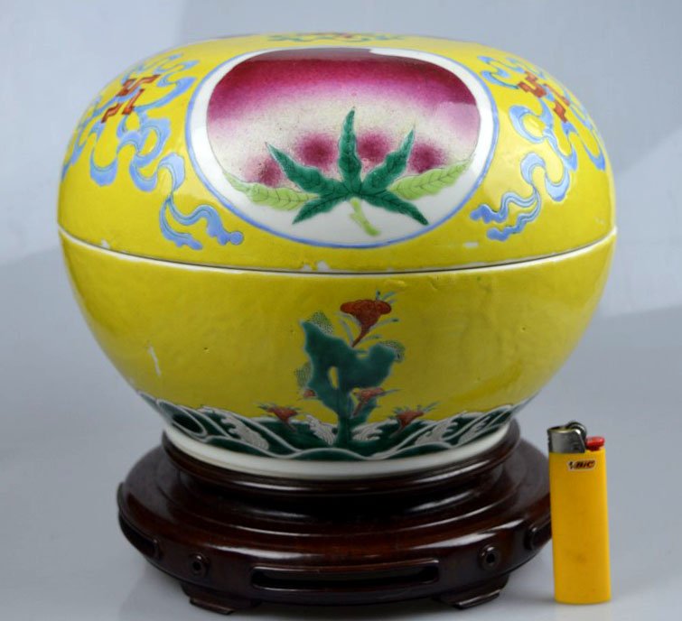 Good 19th C Chinese Porcelain Peach Box & Cover (1 of 10)