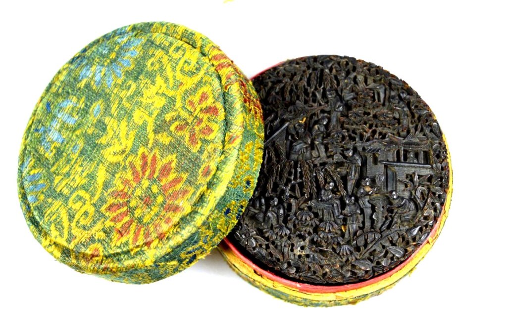 Early 19th C Chinese Carved Tortoise Shell Box (1 of 9)