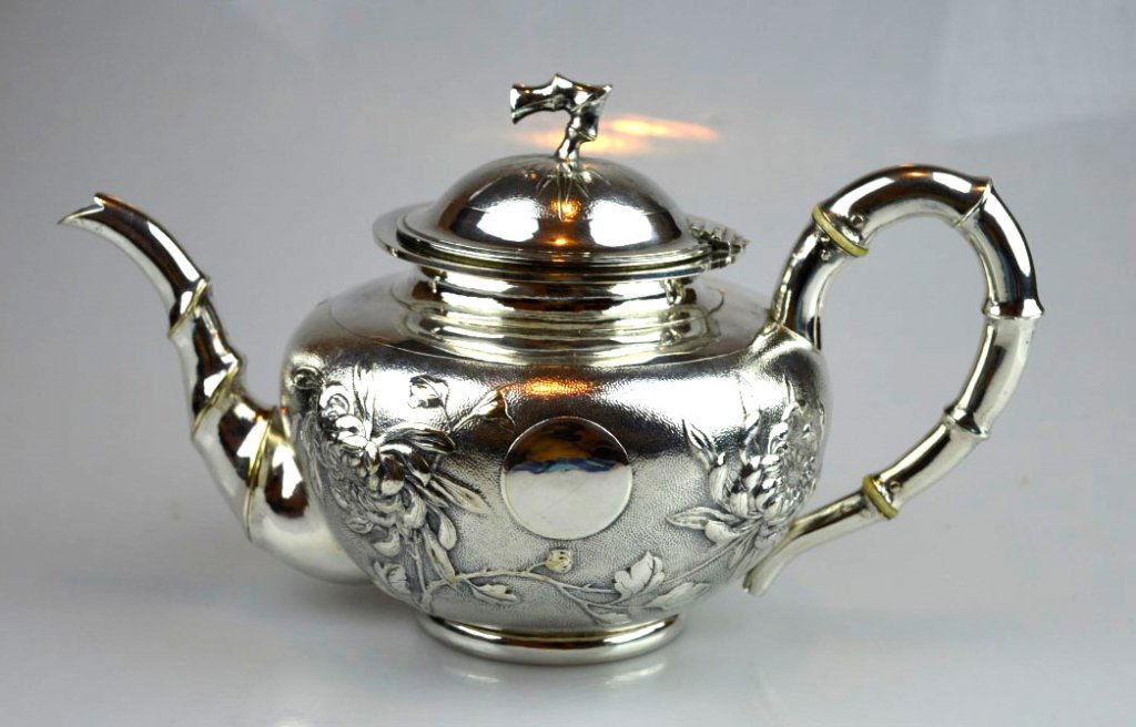 Good Late 19th C Engraved Chinese Silver Teapot (1 of 10)
