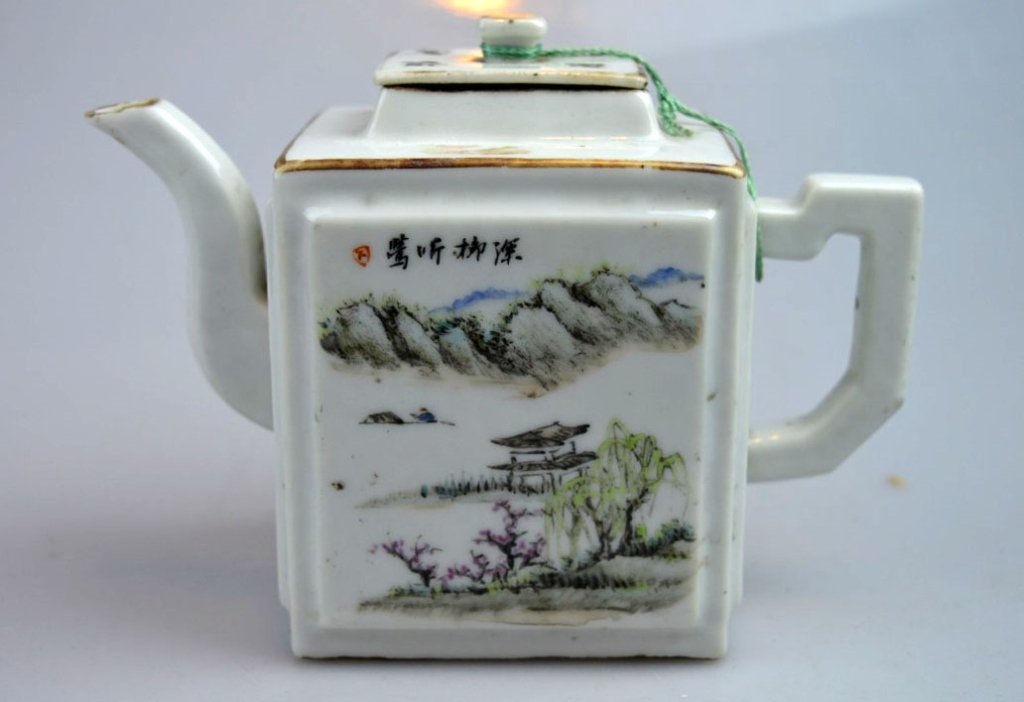 Fine Late 19th C Chinese Painted Porcelain Teapot (1 of 10)